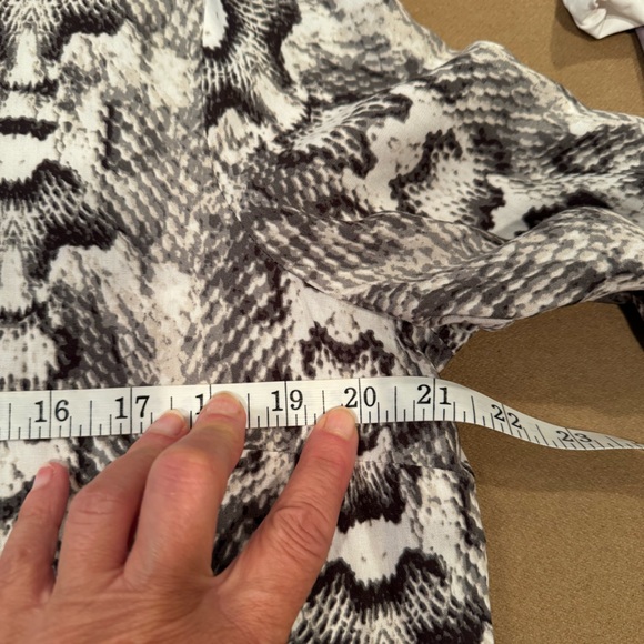 H&M Snakeskin Print Blouse - Size 8 - Picture 7 of 8